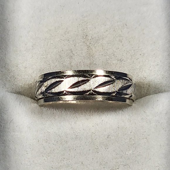 14K Diamond Cut White Gold wedding band for ladies 5.5mm W 4.75 grams size 6